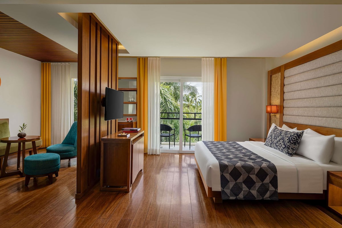 Junior Suite, 1 King Bed | 1 bedroom, in-room safe, individually decorated, individually furnished