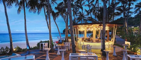 3 nhà hàng, phục vụ bữa sáng, bữa trưa, món địa phương và quốc tế