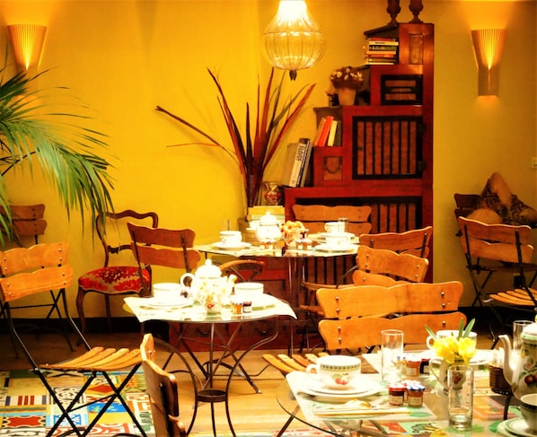 Daily full breakfast (EUR 19 per person)