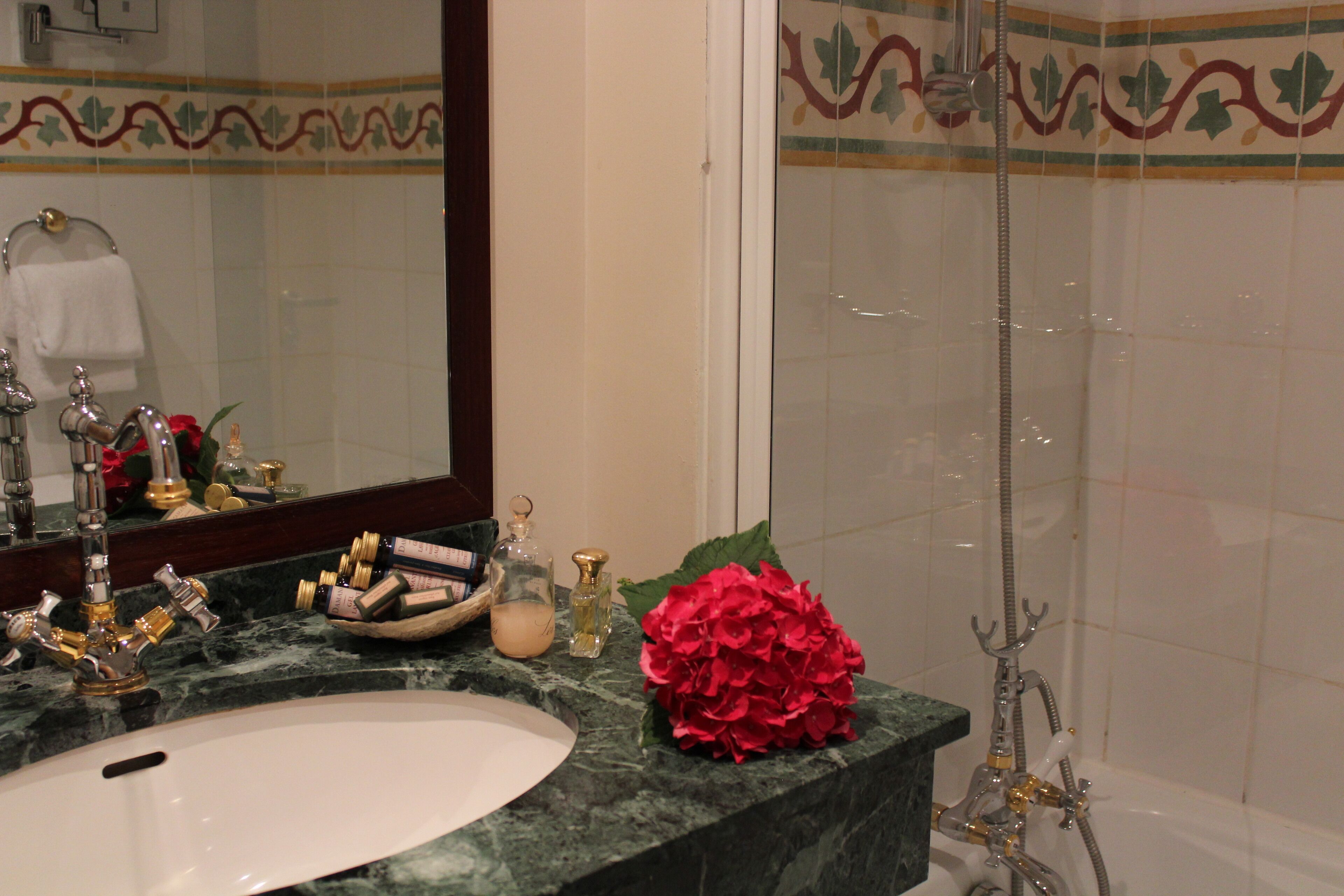 combined shower/bathtub, designer toiletries, hair dryer, towels