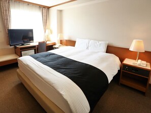 Down comforters, blackout drapes, free WiFi, bed sheets