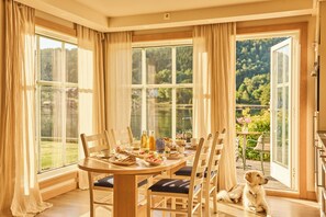 Fridge, electric kettle, cookware/dishes/utensils - Farsund Resort (Farsund)