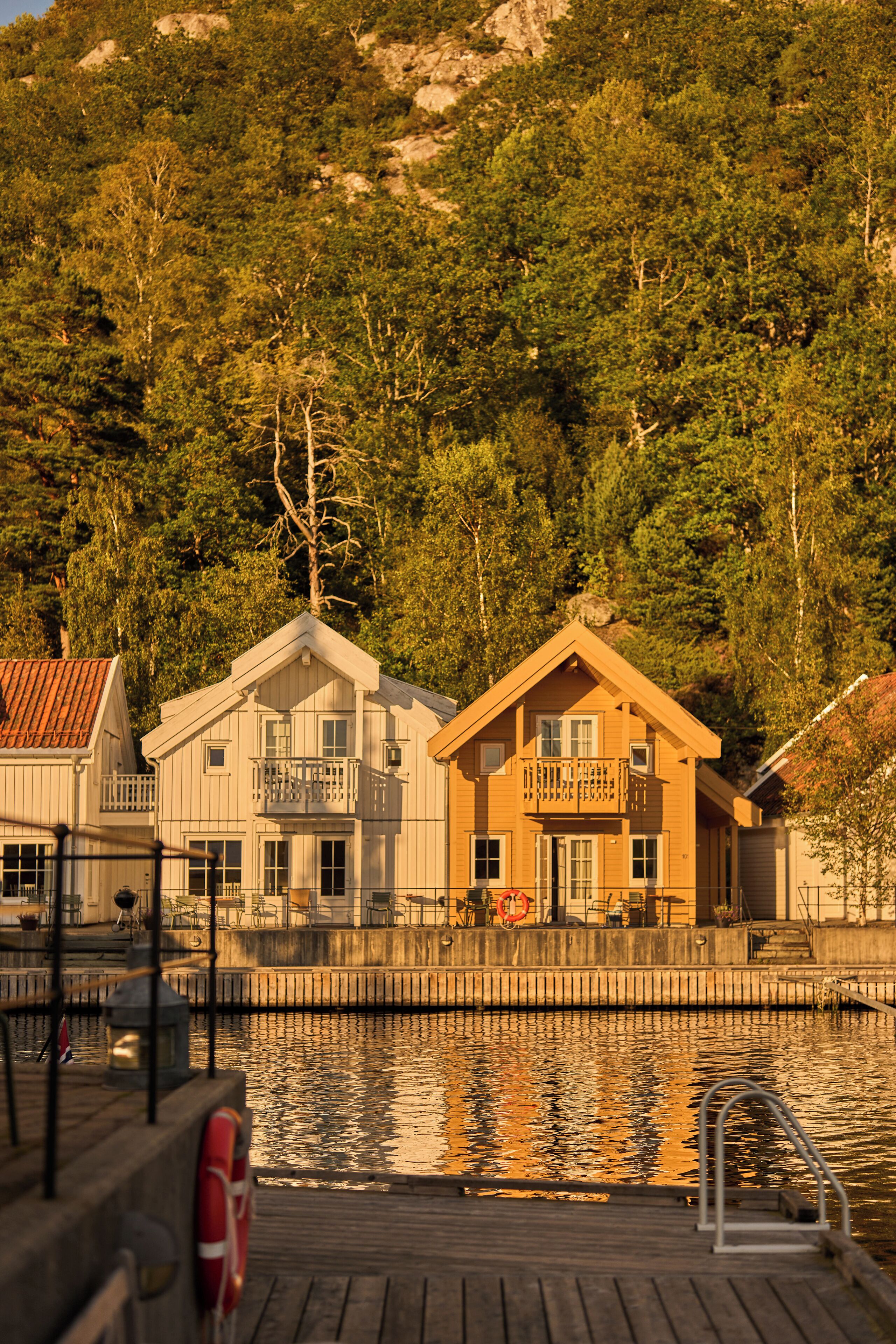 Schreibtisch, schallisolierte Zimmer, Bügeleisen/Bügelbrett