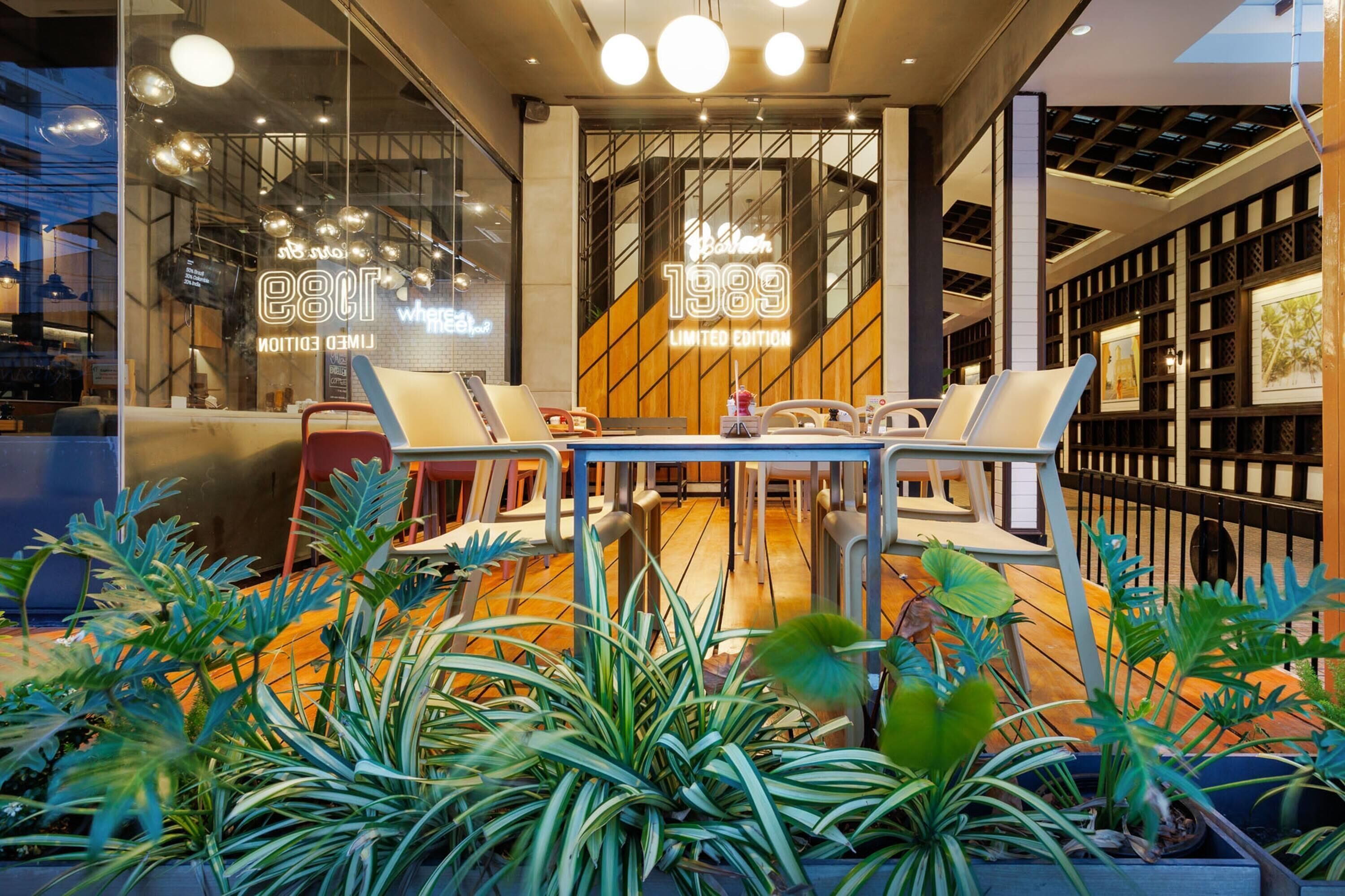 Petit déjeuner buffet (350 THB par personne)