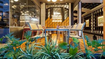 Petit déjeuner buffet (350 THB par personne)