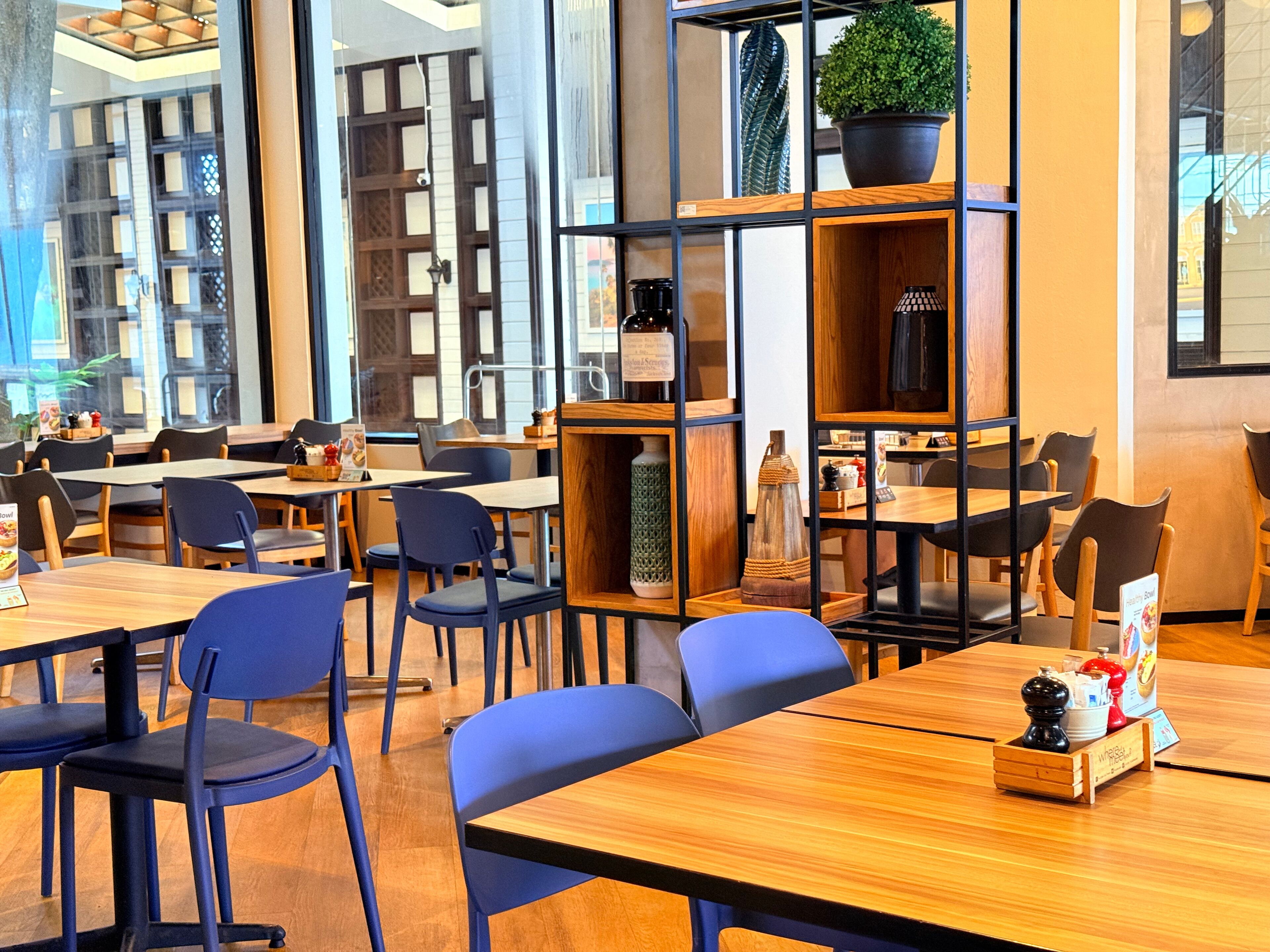 Bữa sáng buffet hàng ngày (350 THB/mỗi người) 