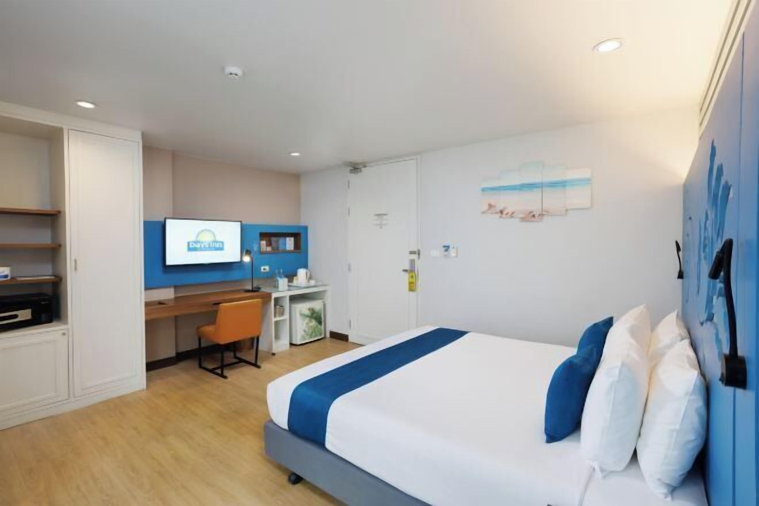 Minibar, in-room safe, desk, blackout curtains