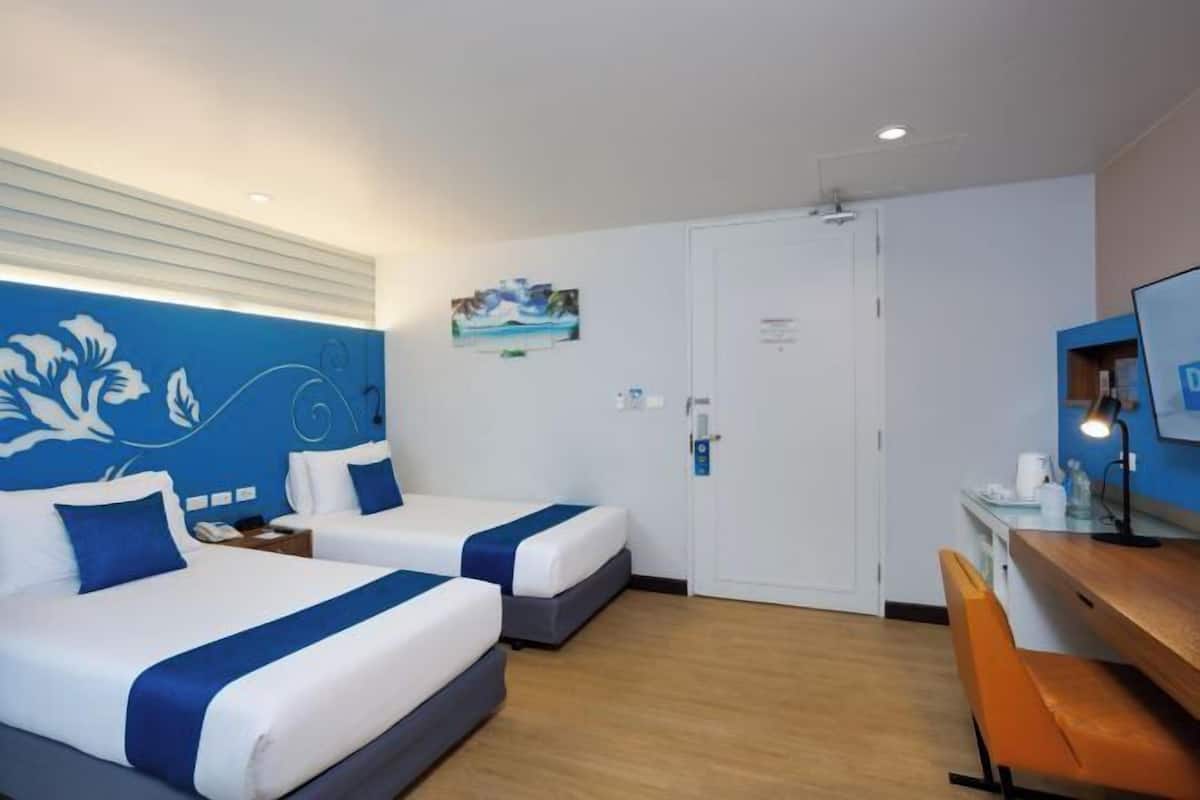 Minibar, in-room safe, desk, blackout drapes
