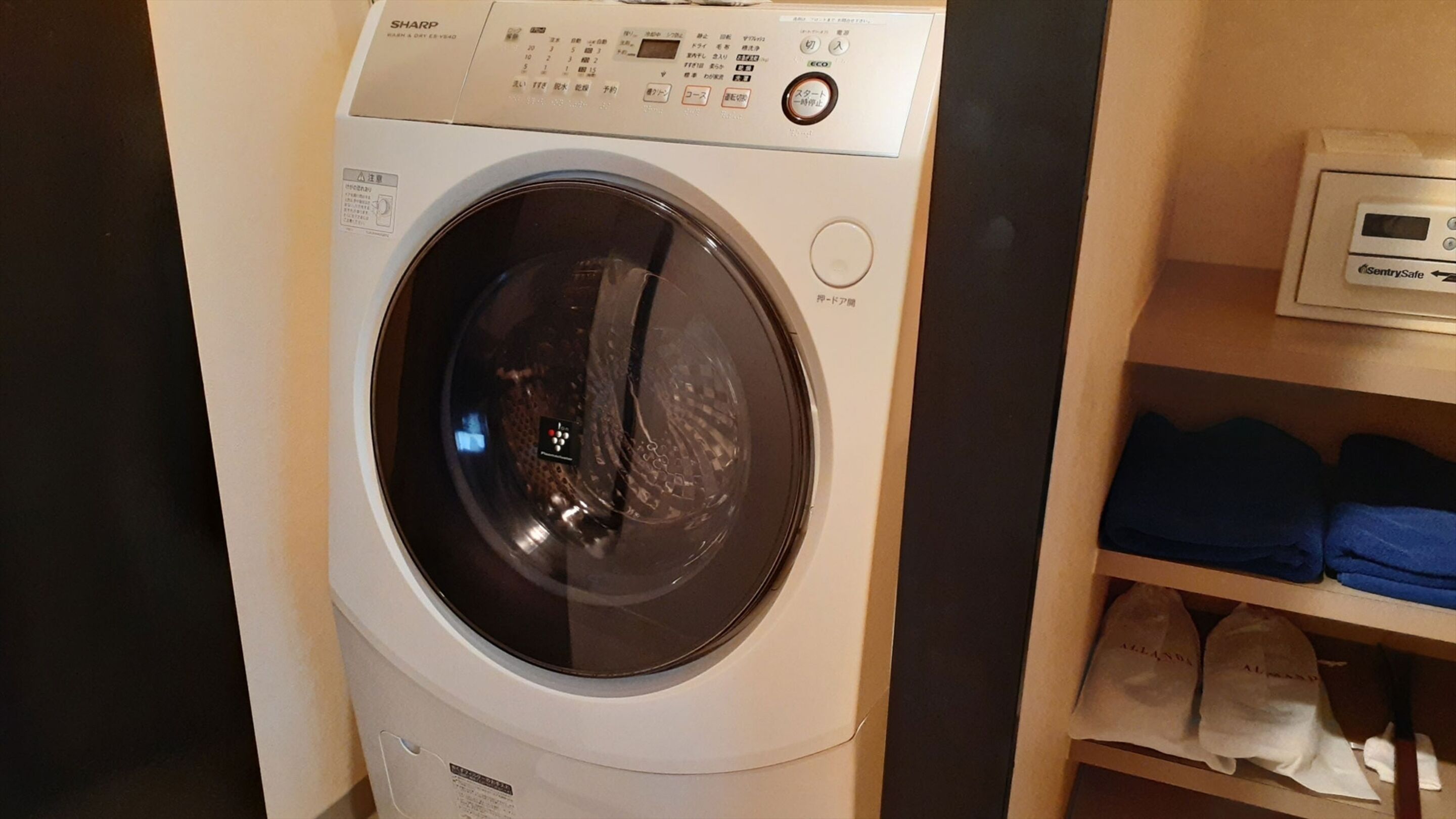 jacuzzi suite (non smoking) | 1 bedroom, minibar, in-room safe, desk