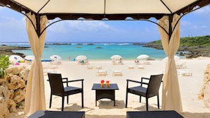 Private beach nearby, white sand, beach cabanas, sun loungers