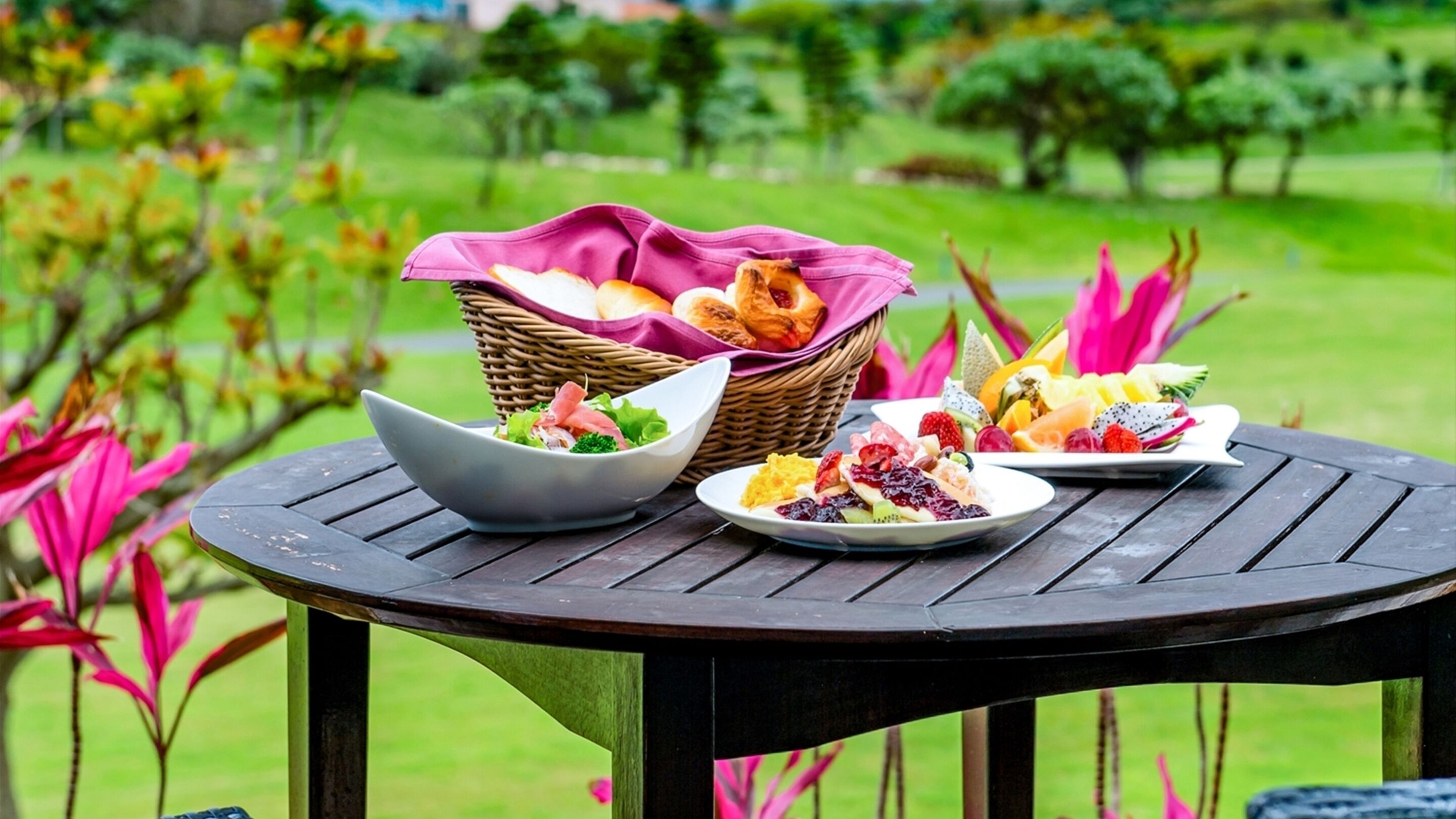 daily buffet breakfast (jpy 5170 per person)