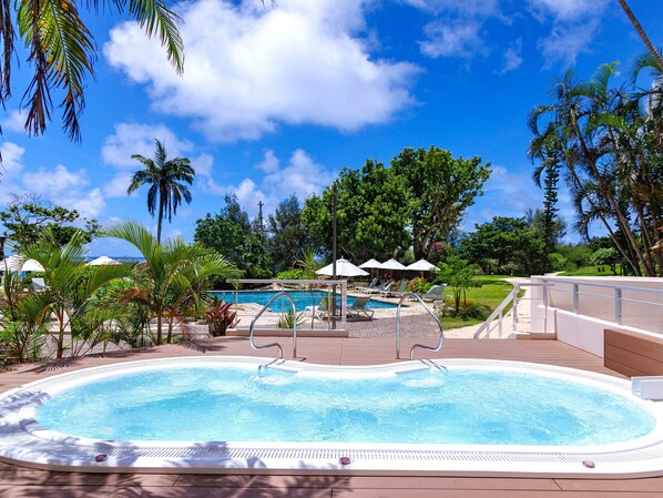 Outdoor spa tub - Wellness Villa BRISA (Miyakojima)