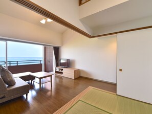 1 quarto, cofres nos quartos, cortinas blackout, quartos à prova de som