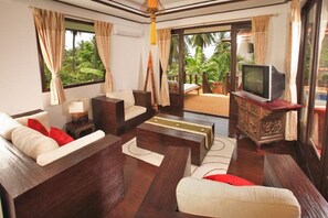 80-cm flat-screen TV with satellite channels, TV, MP3 dock - Paradise Island Estate (Koh Samui)