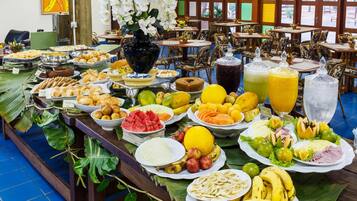 Desayuno bufé gratuito y diario