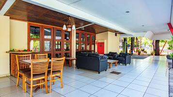 Café da manhã, almoço e jantar; culinária brasileira