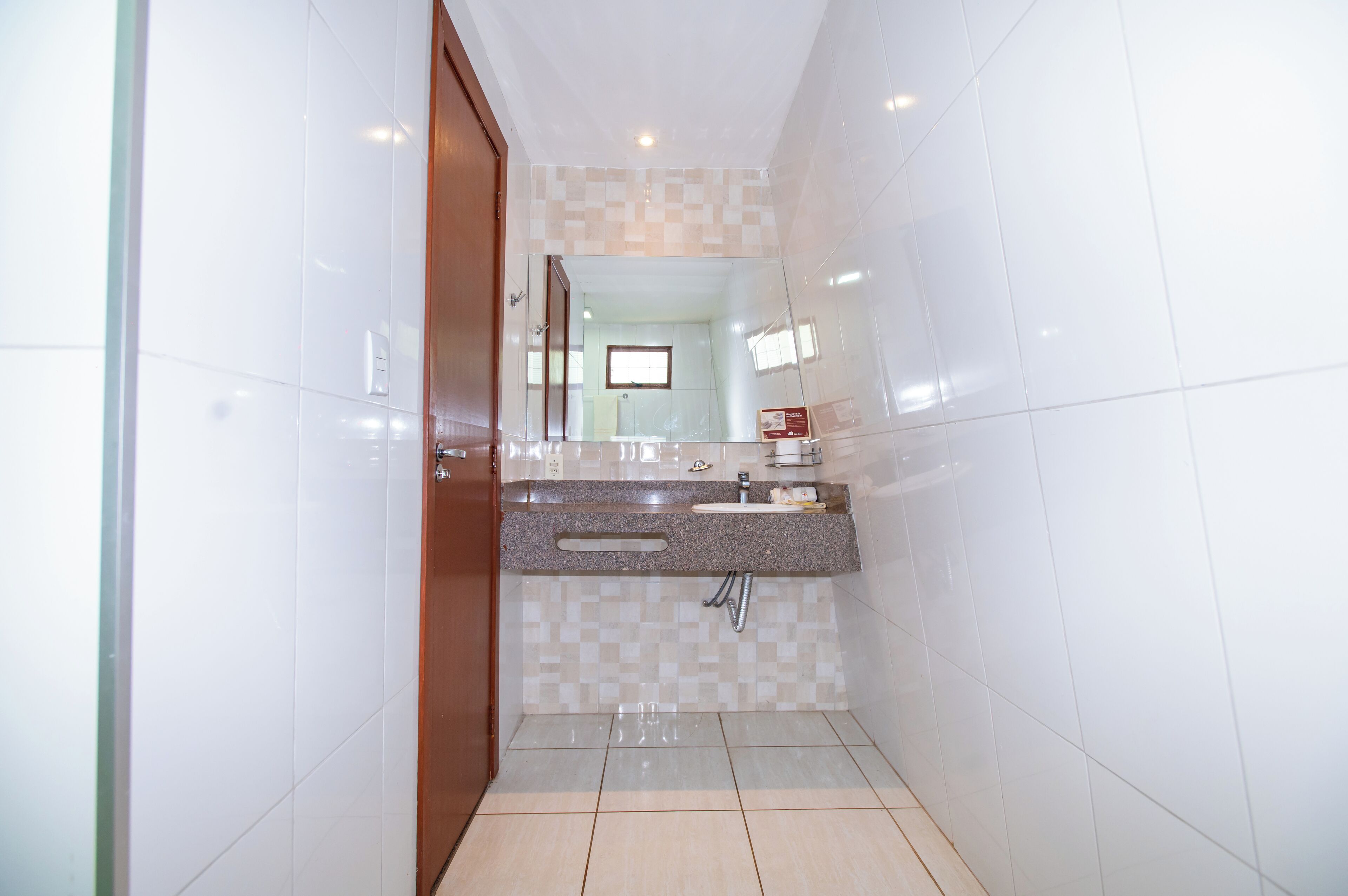 quarto superior casal | bathroom | shower, hair dryer, bidet, towels