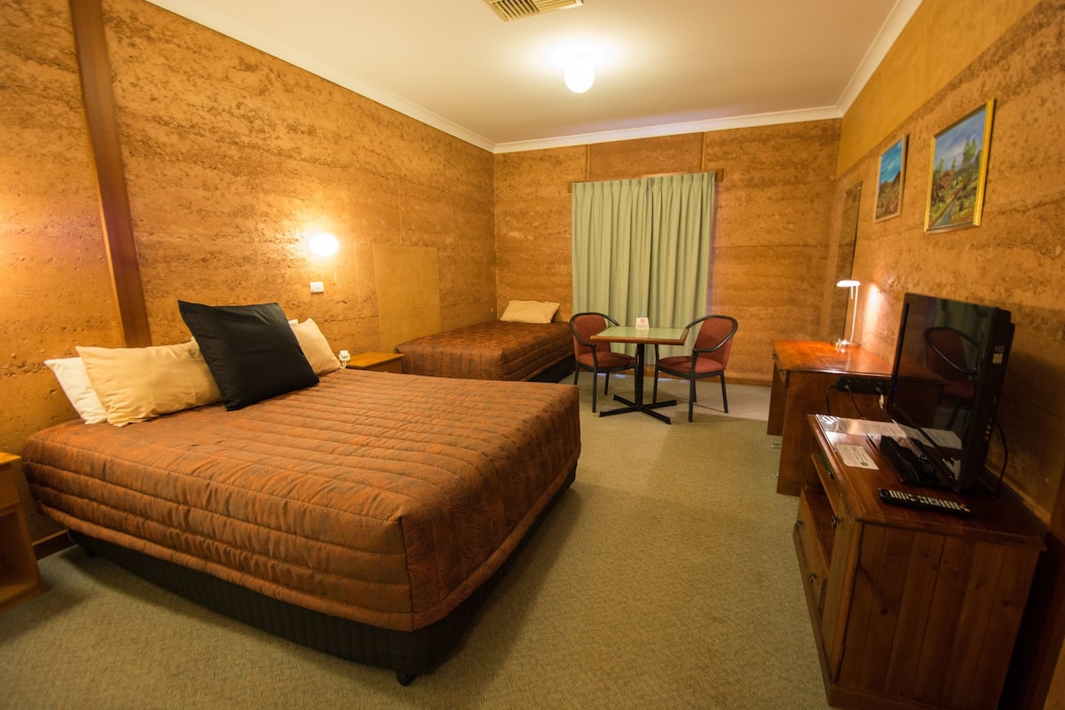 2 bedrooms, free cots/infant beds, free WiFi, bed sheets