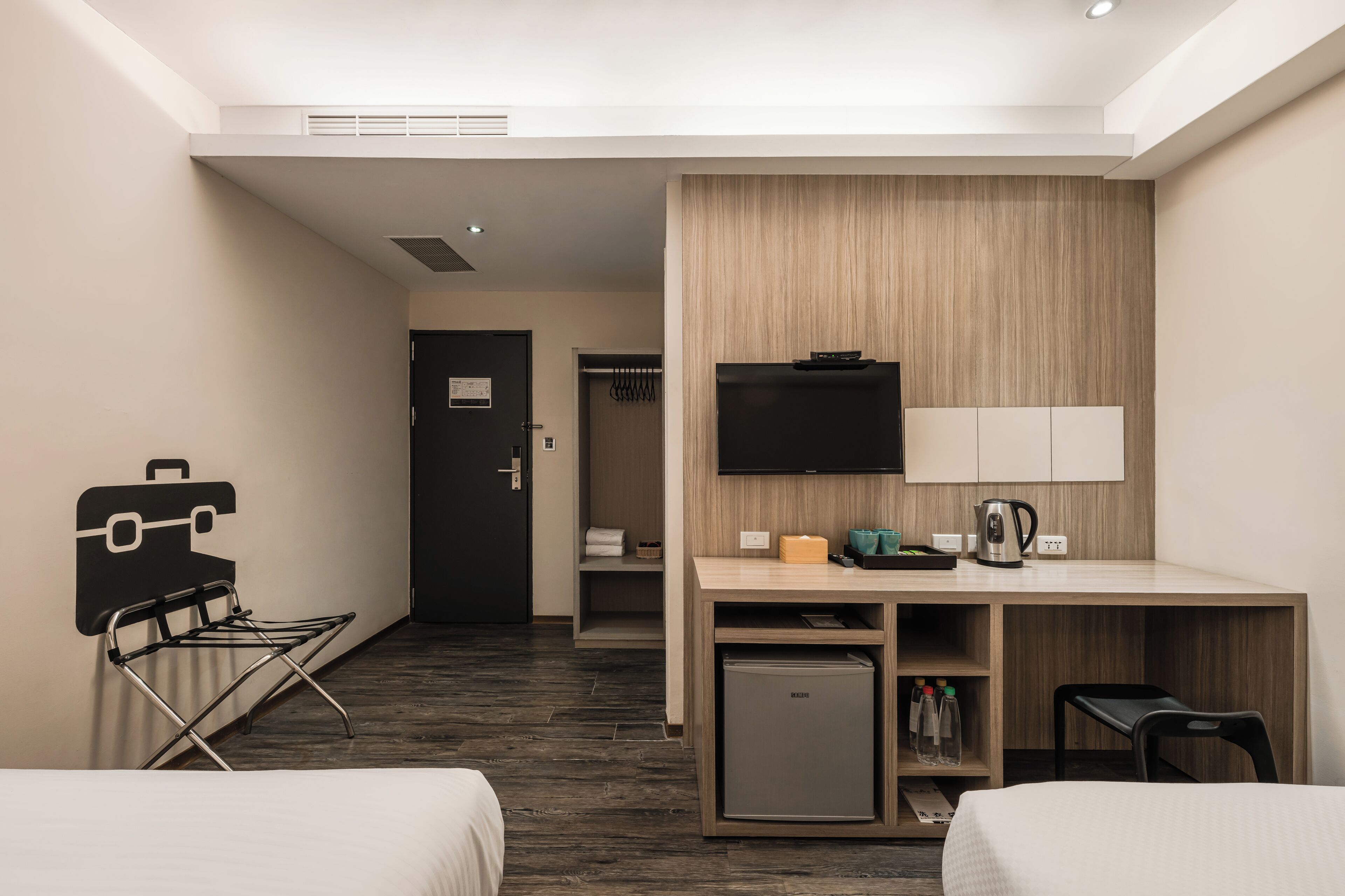 quadruple room, non smoking | 1 bedroom, down duvets, minibar, blackout curtains