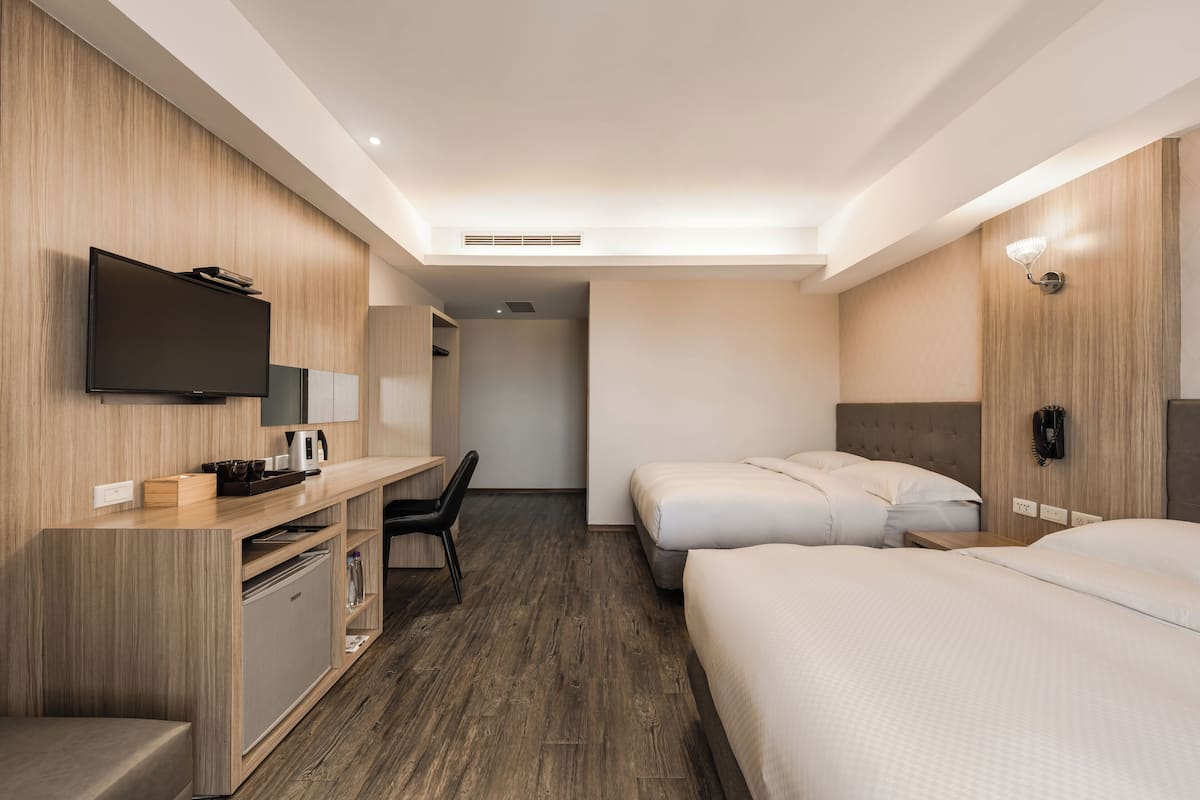 Habitación familiar | Edredón, minibar, cortinas blackout y insonorización
