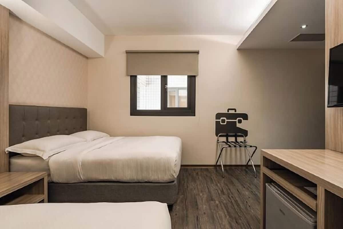 Donzen dekbedden, een minibar, verduisterende gordijnen