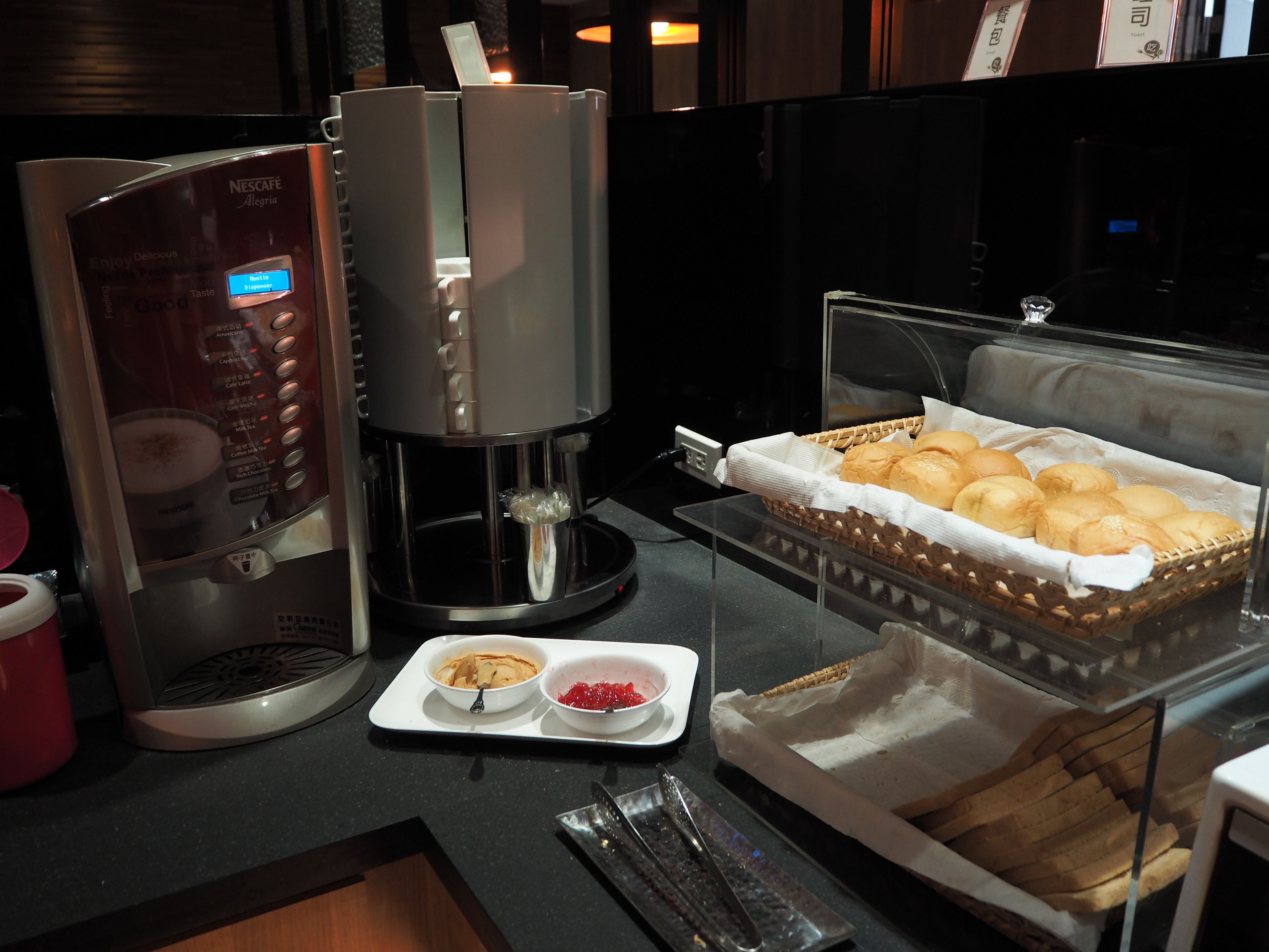 daily to-go breakfast (twd 300 per person)