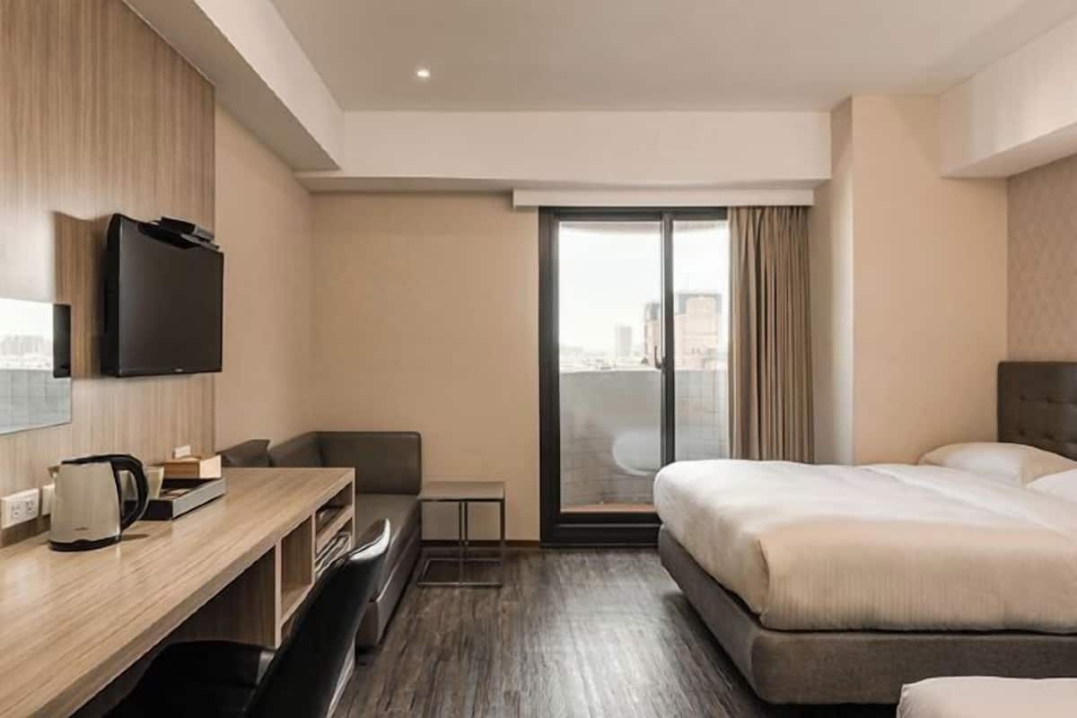 Donzen dekbedden, een minibar, verduisterende gordijnen