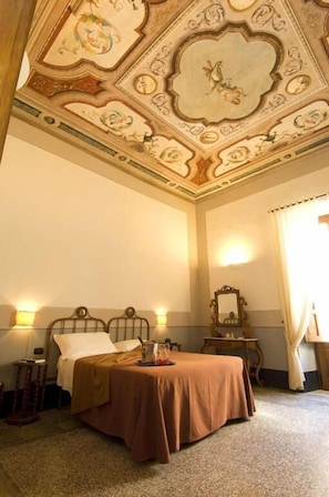 Premium bedding, desk, blackout drapes, free WiFi - Hotel Palazzo d'Erchia (Conversano)
