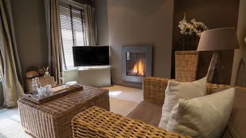 Minibar, in-room safe, individually decorated, individually furnished