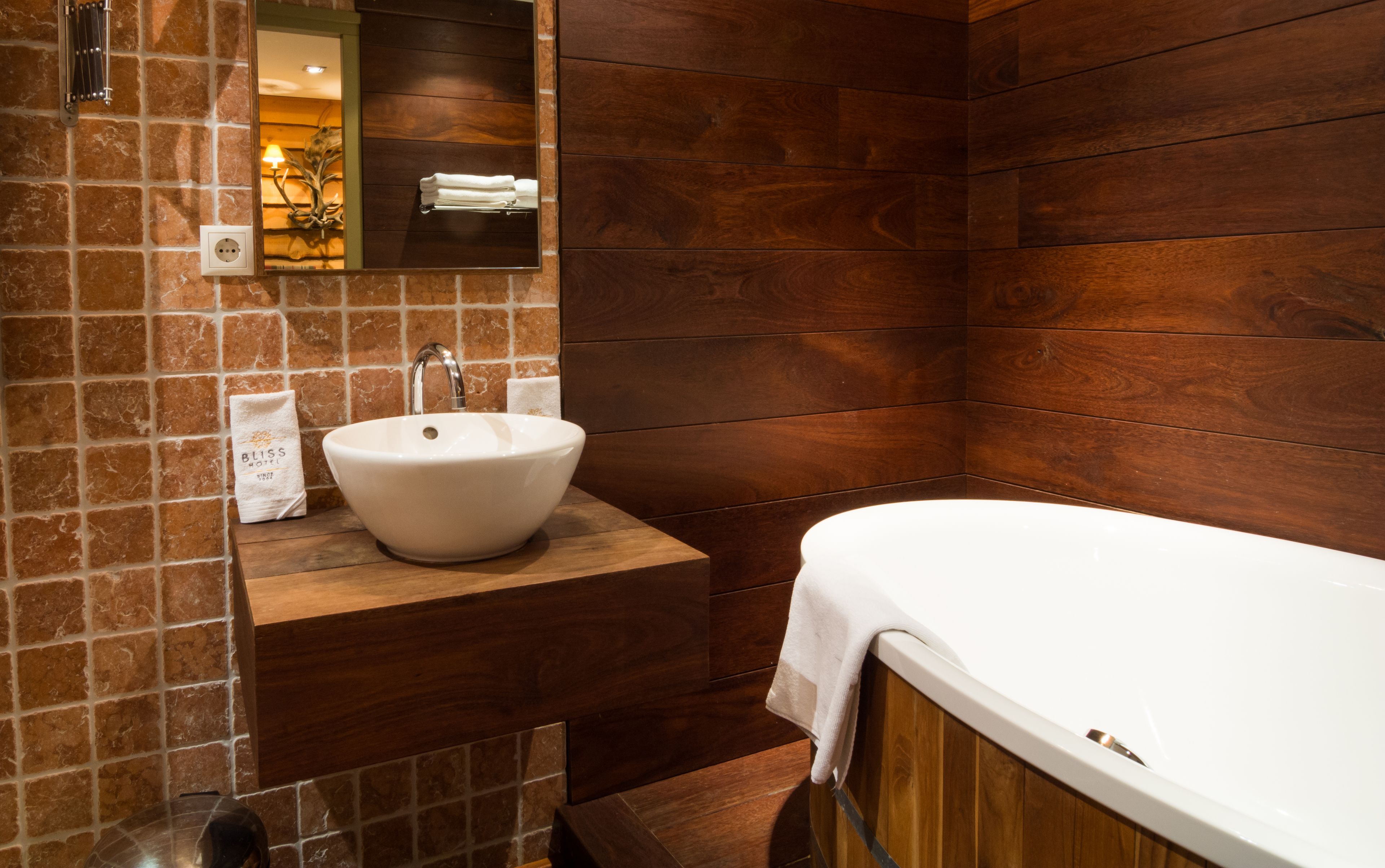 luxury suite | minibar, in-room safe, individually decorated, individually furnished