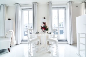 Superior Suite | In-room dining