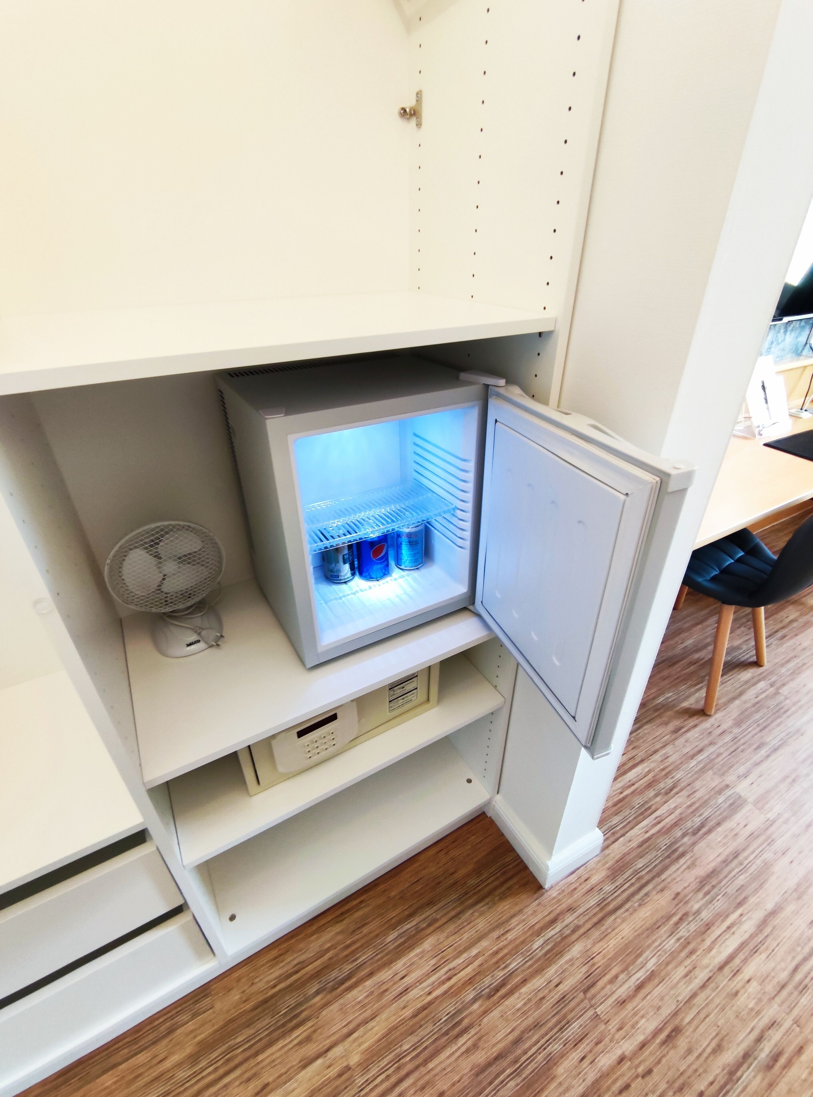 minibar, in-room safe, desk, laptop workspace