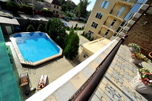 Outdoor pool - Rich Hotel (Bishkek)