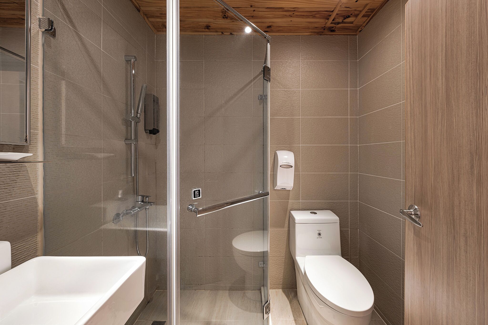 shower, hair dryer, towels, shampoo