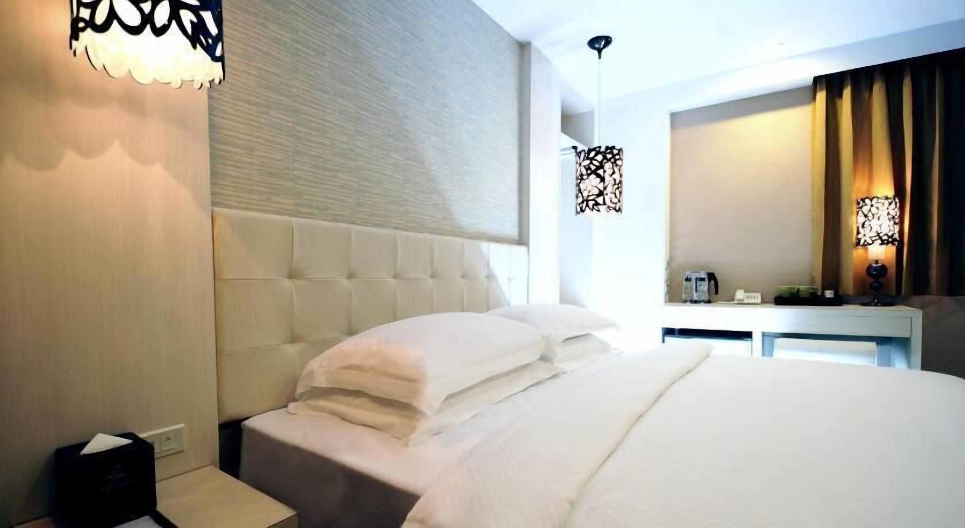 Down comforters, desk, blackout drapes, free WiFi