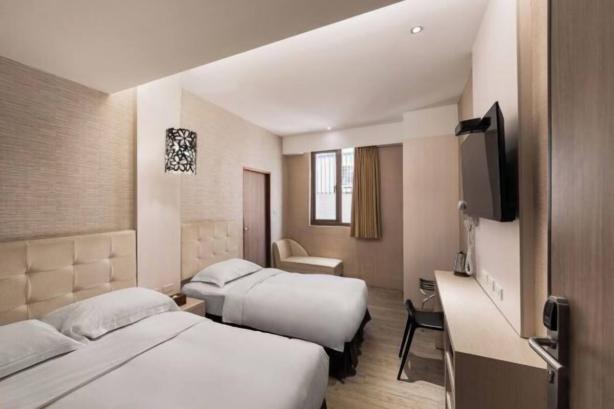 Down duvets, desk, blackout curtains, free WiFi