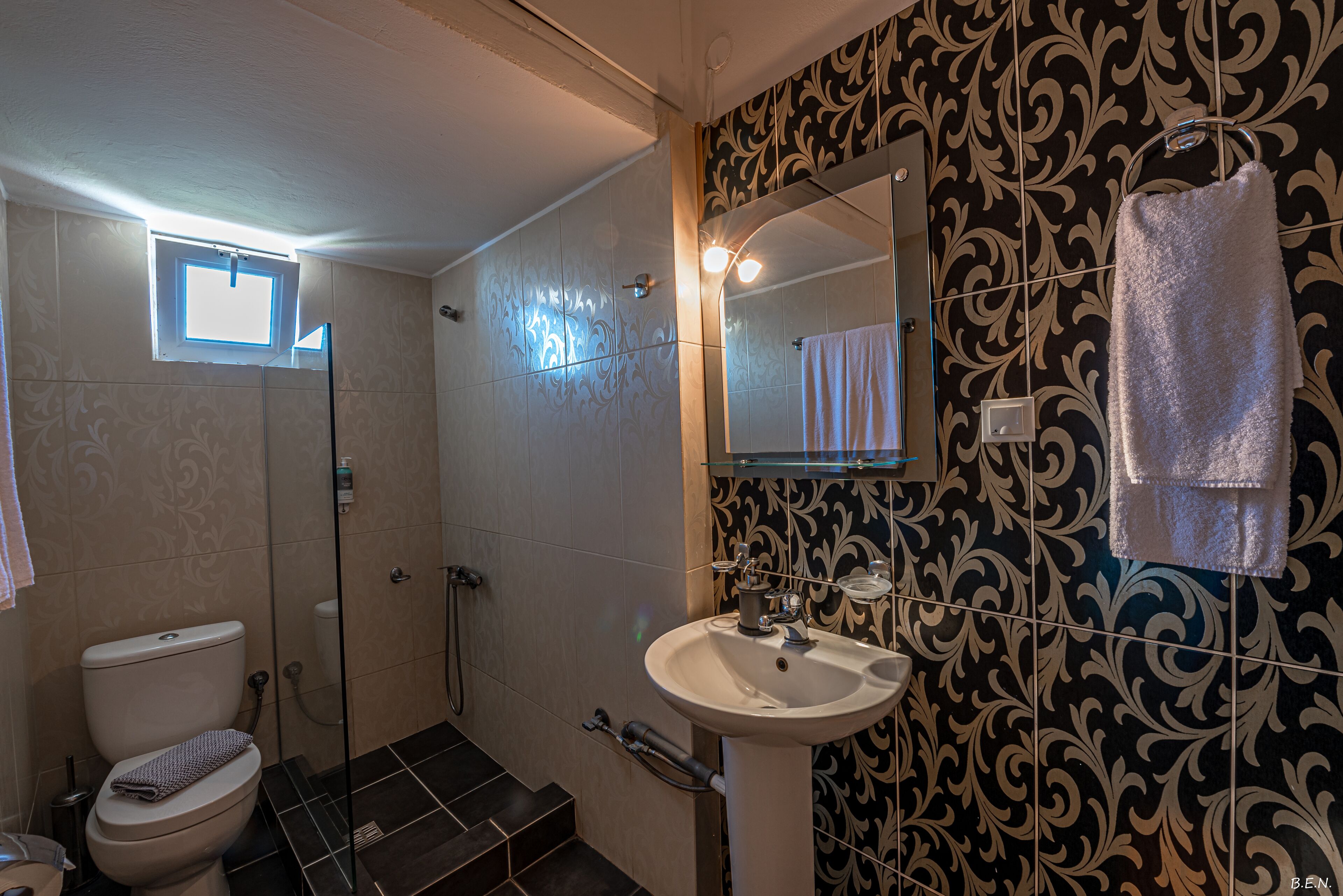 quadruple room, sea view | bathroom | shower, hair dryer, towels