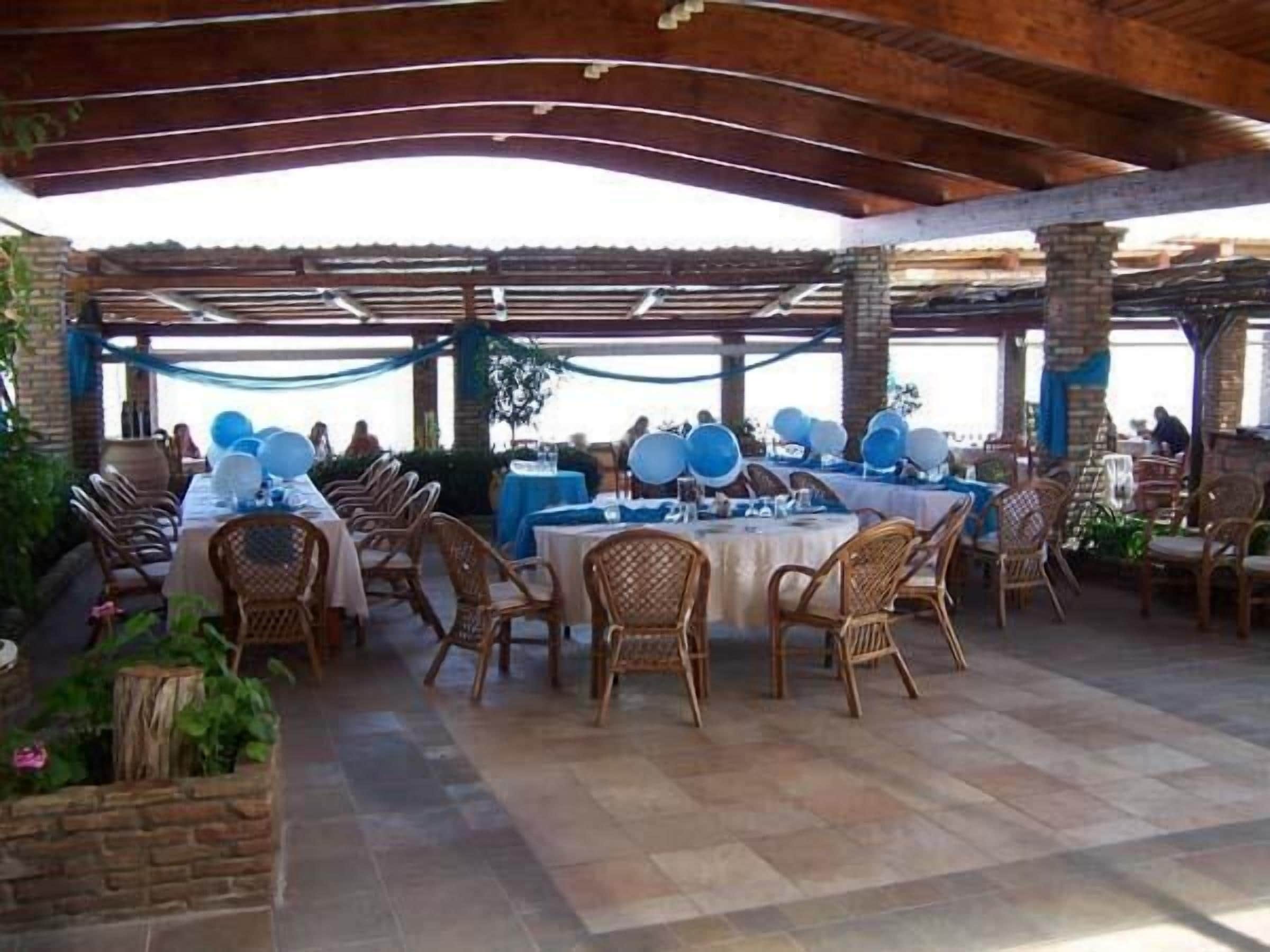 outdoor banquet area