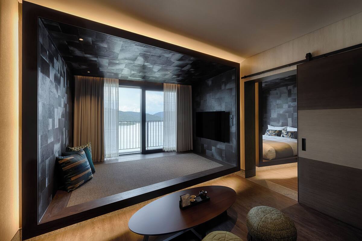 Deluxe Suite B (Clean/Lake View/1 Double, 1 Single) | เครื่องนอนระดับพรีเมียม, ผ้าม่านกันแสง, ห้องเก็บเสียง, ผ้าปูที่นอน