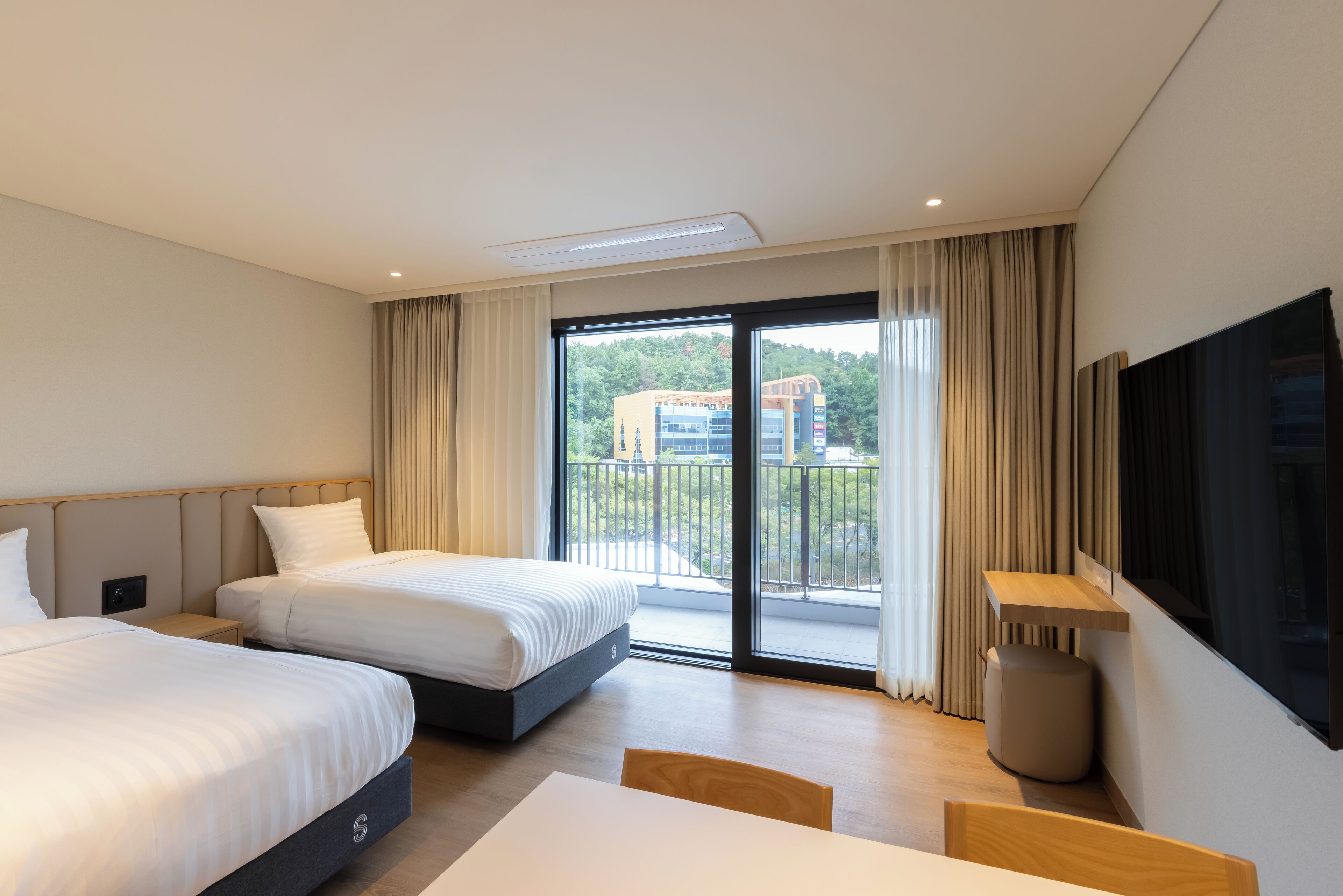 Familiekamer | Luxe beddengoed, verduisterende gordijnen, geluiddichte muren