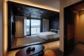 Deluxe Suite A (Clean/Lake View/1 Double, 1 Single) | 2 makuuhuonetta, ylelliset vuodevaatteet, pimennysverhot, äänieristys