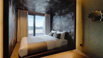 Deluxe Suite B (Clean/Lake View/1 Double, 1 Single)