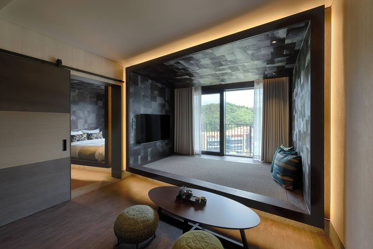 Deluxe Suite B (Clean/View Free/1 Double, 1 Single) | เครื่องนอนระดับพรีเมียม, ผ้าม่านกันแสง, ห้องเก็บเสียง, ผ้าปูที่นอน