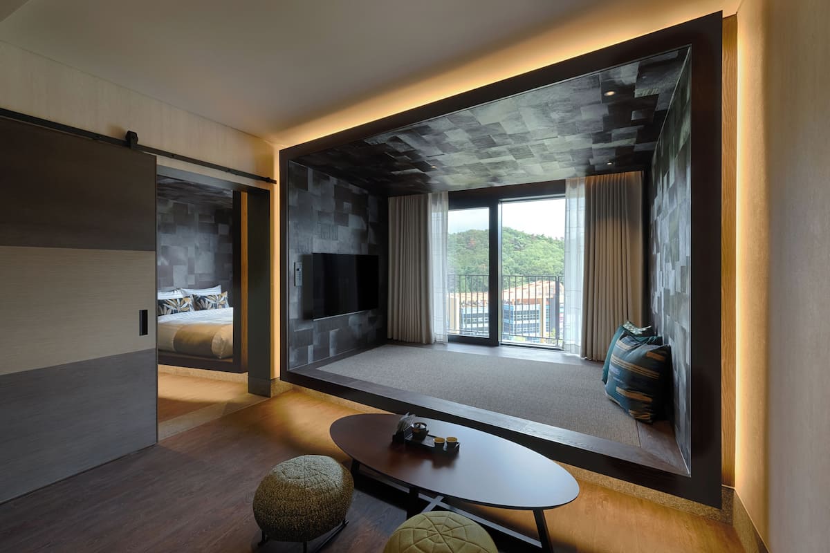 Deluxe Suite B (Clean/View Free/1 Double, 1 Single) | 2 bilik tidur, peralatan tempat tidur premium