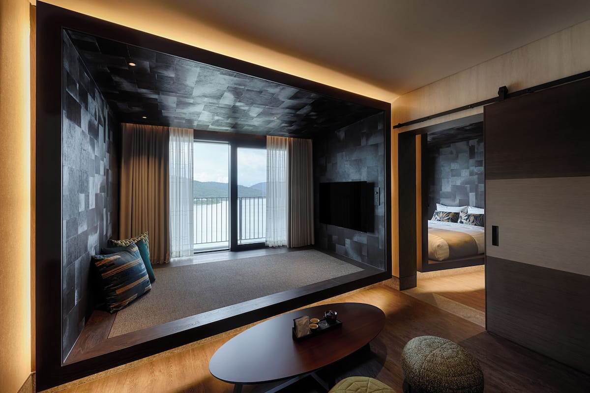 Deluxe Suite B (Clean/Lake View/1 Double, 1 Single) | 2 bedrooms, premium bedding, blackout drapes, soundproofing
