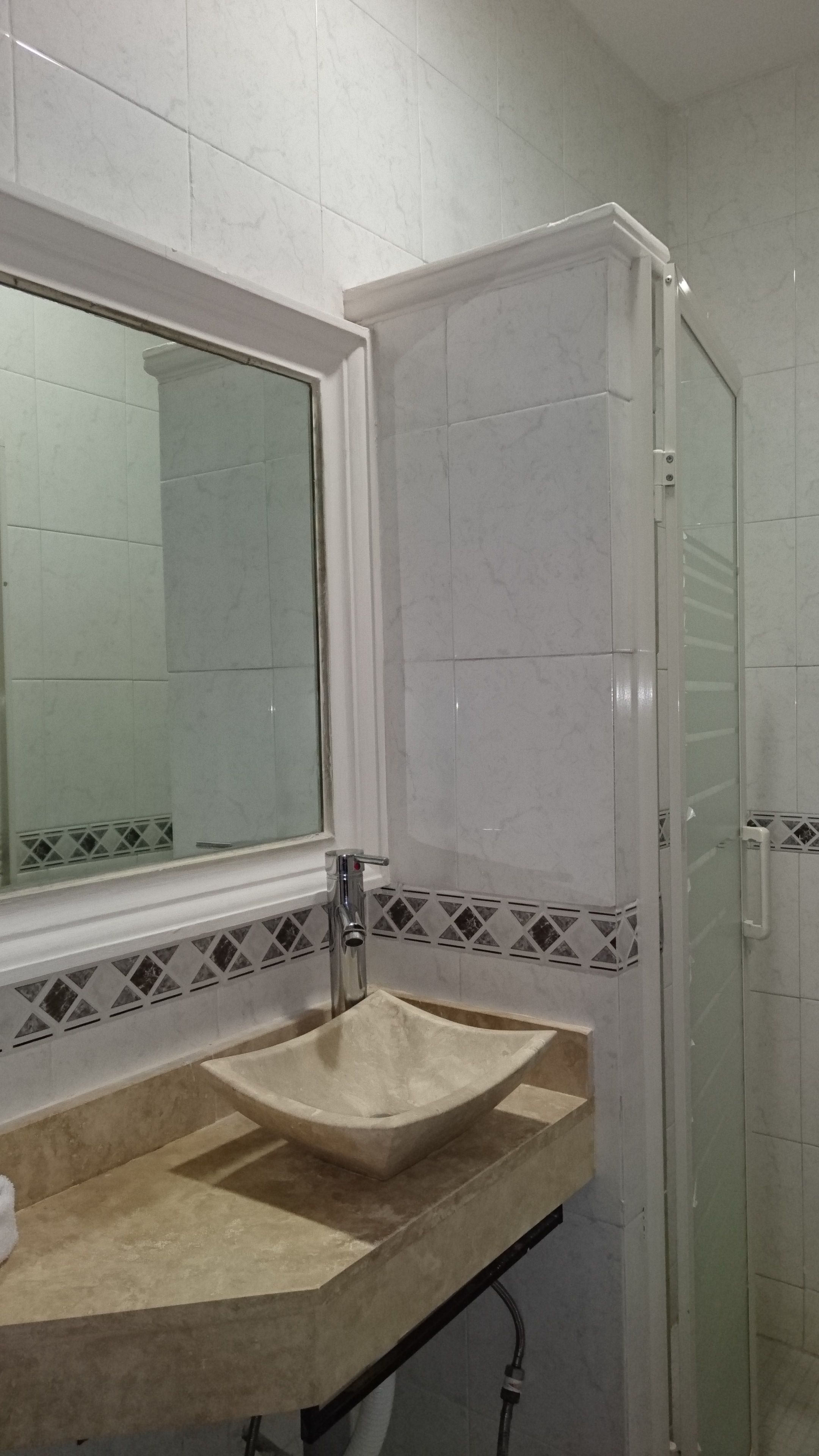 free toiletries, towels