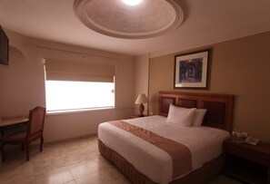 Standardzimmer, 1 King-Bett | Hochwertige Bettwaren, Zimmersafe, kostenloses WLAN