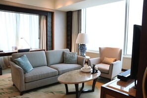 1 soverom, minibar, safe på rommet og skrivebord