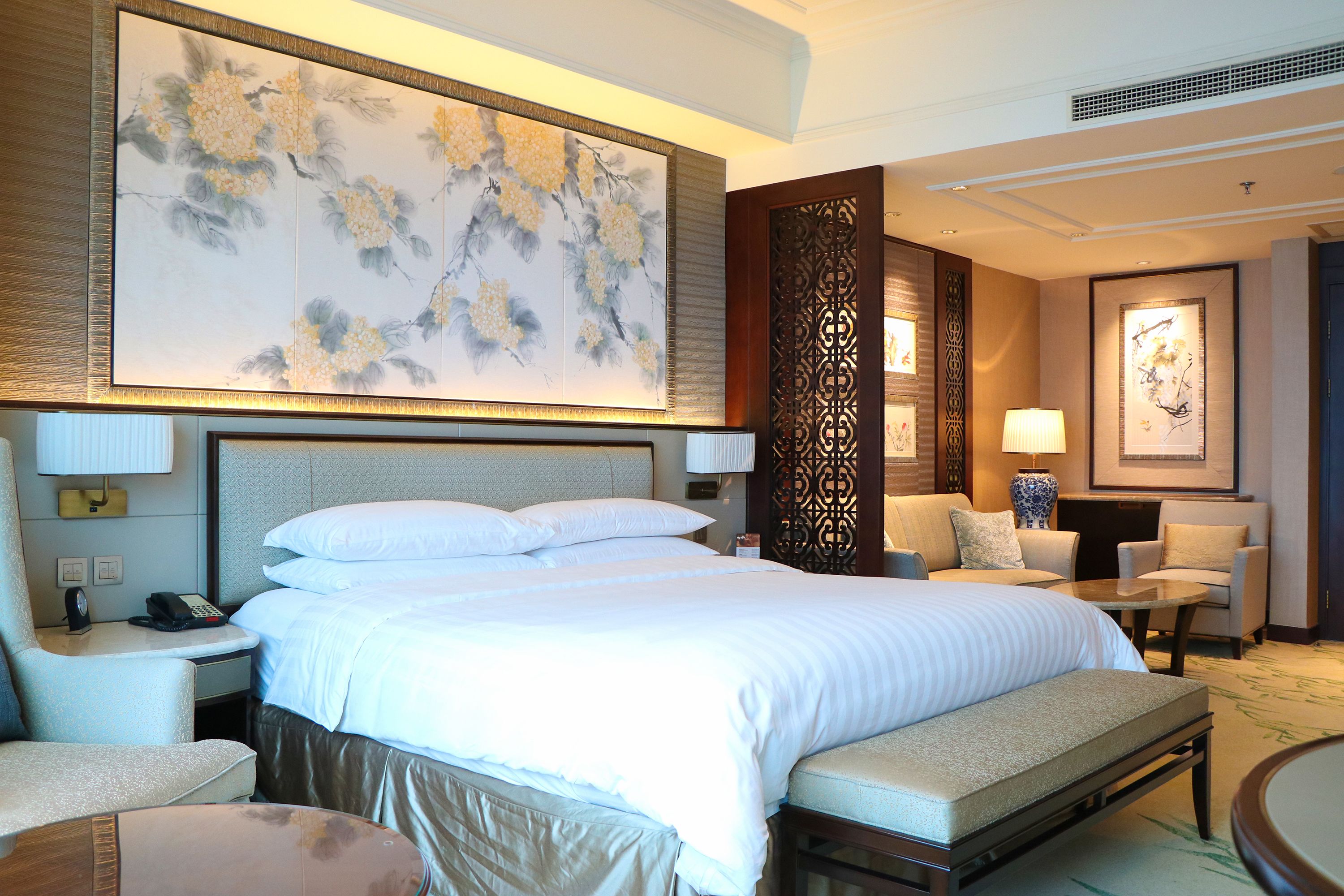 horizon club premier lake view king  | 1 bedroom, minibar, in-room safe, desk