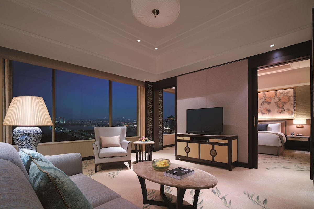 executive suite | 1 bedroom, minibar, in-room safe, desk